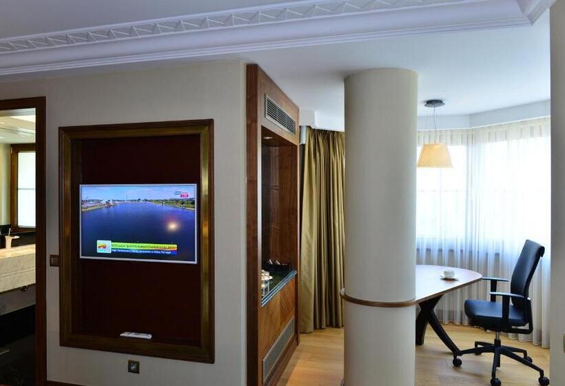 חדר דחוקס עם מיטת קינג, Warwick Ankara