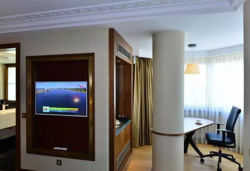 اتاق لوکس با تخت بزرگ, Warwick Ankara