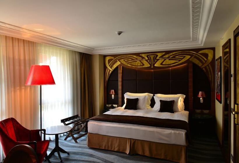 اتاق لوکس, Warwick Ankara