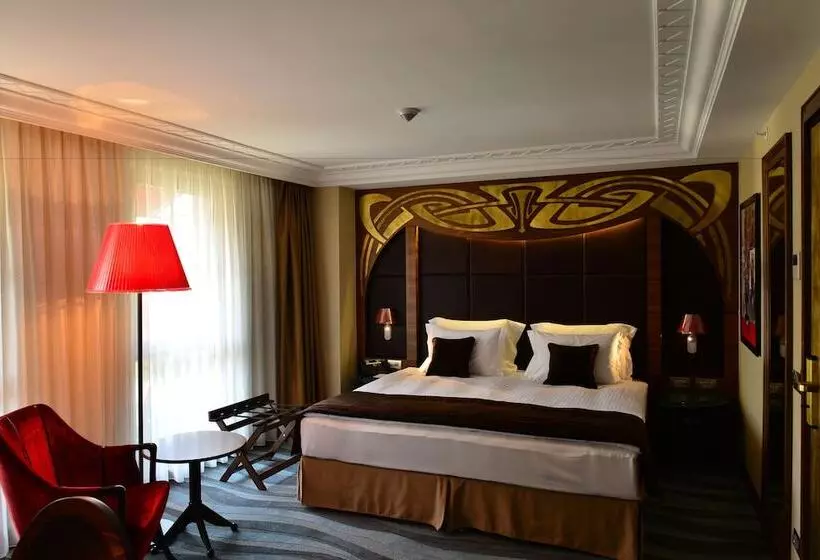 اتاق لوکس, Warwick Ankara