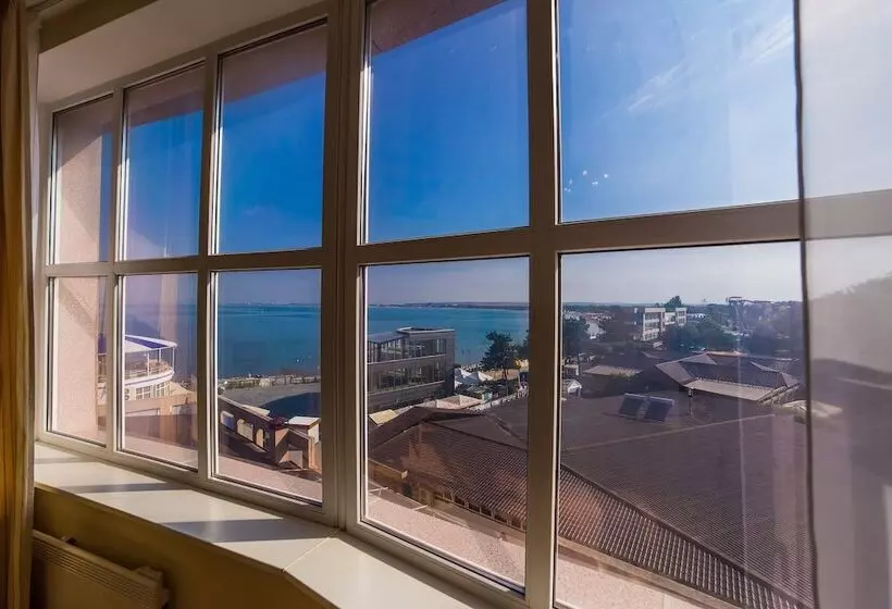 سوئیت پرزیدنت, Park Hotel Anapa