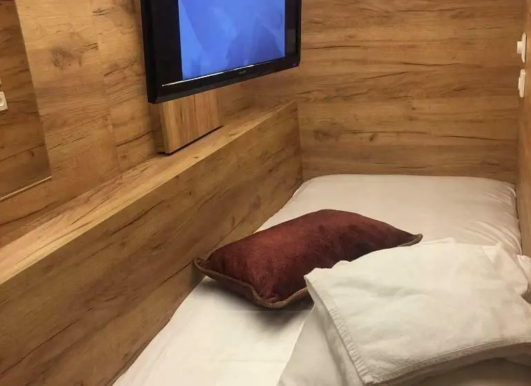 Standard Yhden Hengen Huone, Capsule Hostel Top Wenceslas Square