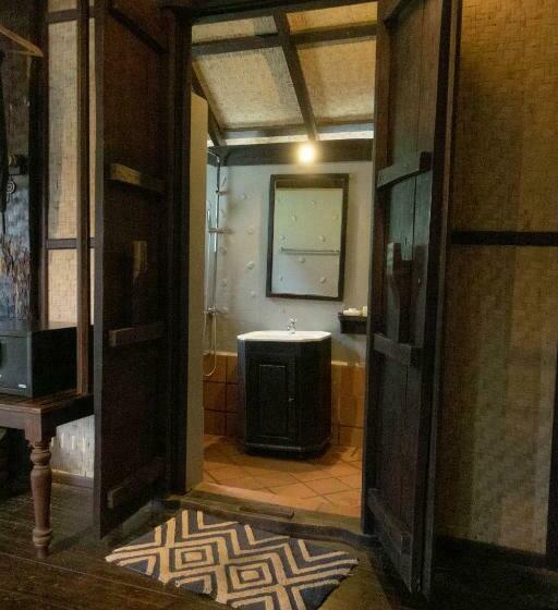 스탠다드 방갈로, Nong Kiau Riverside