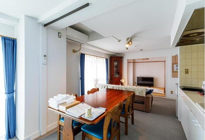 חדר סטנדרט לשלושה, Wwj