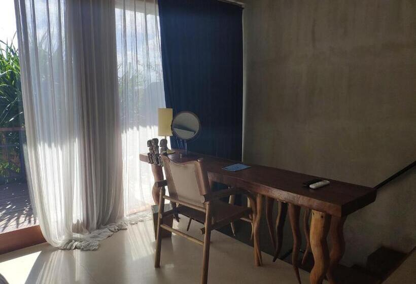 اتاق لوکس با بالکن, Zin Canggu Resort & Villas