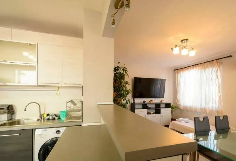 آپارتمان 1 خوابه, Apartment Yanevi
