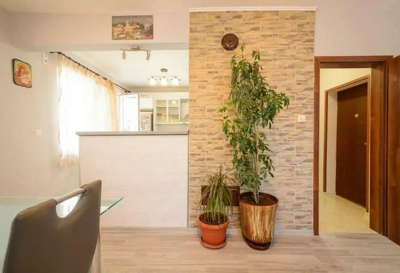 آپارتمان 1 خوابه, Apartment Yanevi