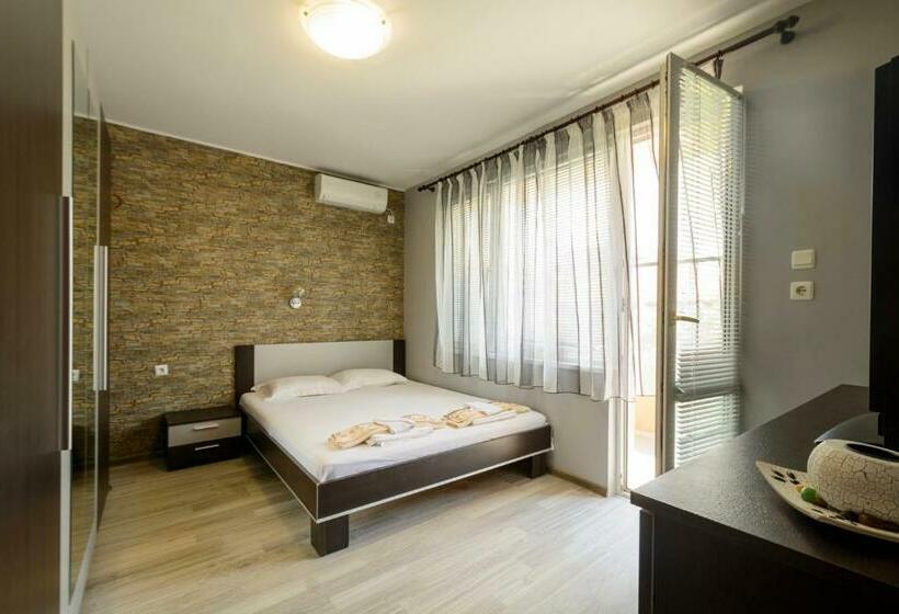 דירת חדר, Apartment Yanevi