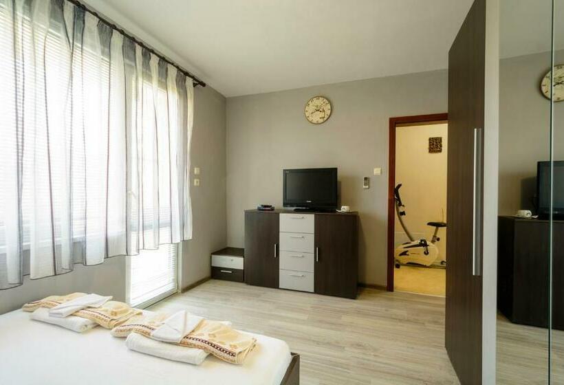 דירת חדר, Apartment Yanevi