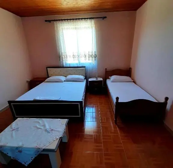 اتاق راحتی سه تخته, Guest House Pashollari