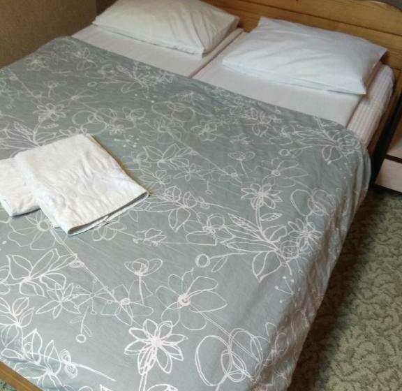 اتاق استاندارد سه تخته با سرویس بهداشتی مشترک, Guest House Pid Dubom