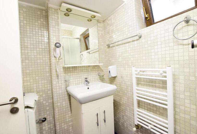 Escritório Estándar, Decebal Residence Apartments