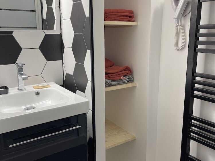 غرفة قياسية ثلاثية, Le Môle