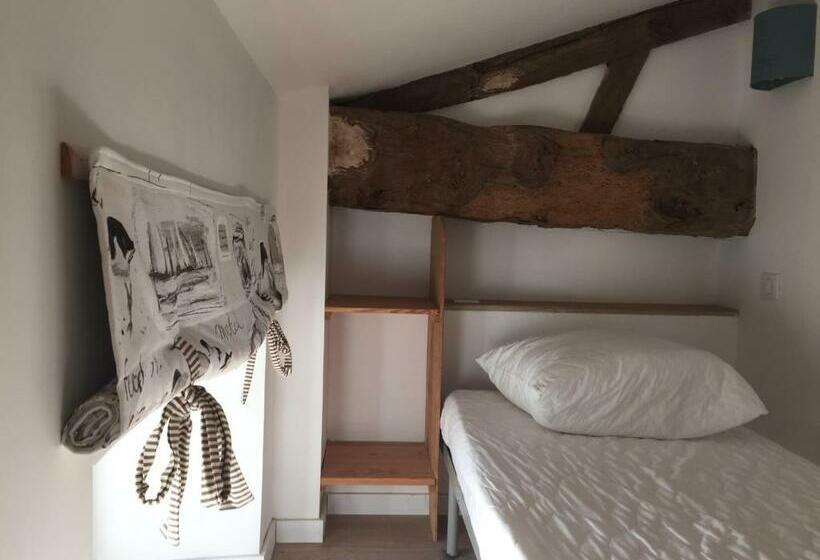 شقة غرفة واحدة, Le Môle