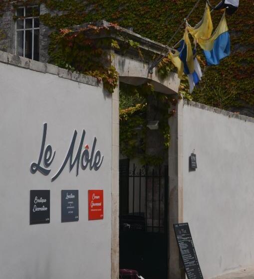 شقة غرفة واحدة, Le Môle