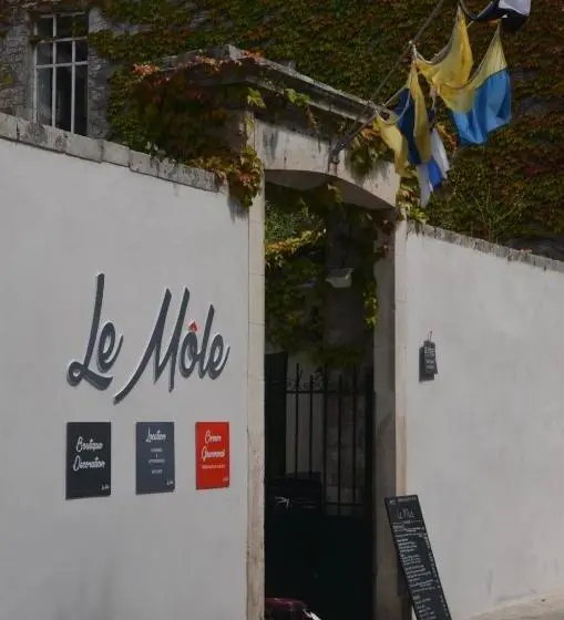 インサイド２ベッドルームアパートメント, Le Môle