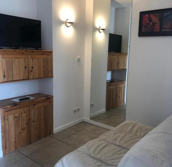 1 Szobás Apartman Terasszal, Le Môle