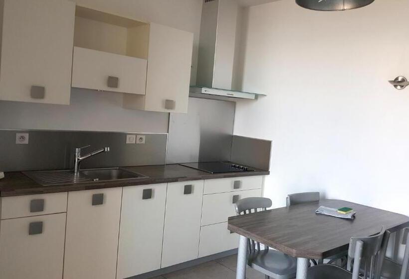 1 Szobás Apartman Terasszal, Le Môle