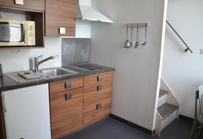 1 Szobás Apartman, Le Môle