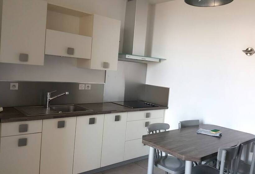 1 Szobás Apartman Terasszal, Le Môle