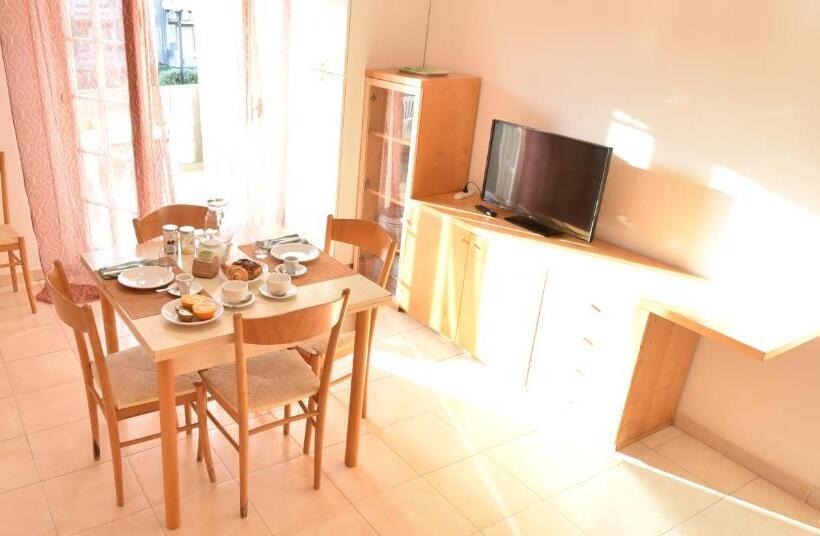 침실 2개 아파트, Macrinum Green Marine