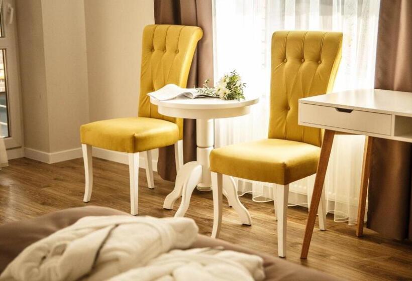 سوییت خانوادگی, Opera Center Hotel & Apartments