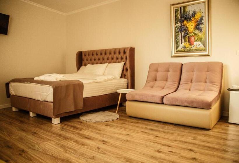 سوییت خانوادگی, Opera Center Hotel & Apartments