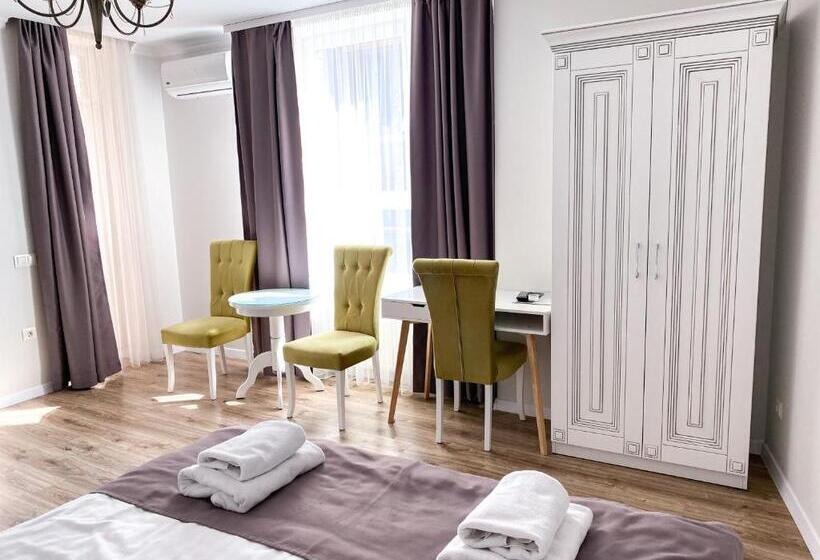 سوییت خانوادگی, Opera Center Hotel & Apartments