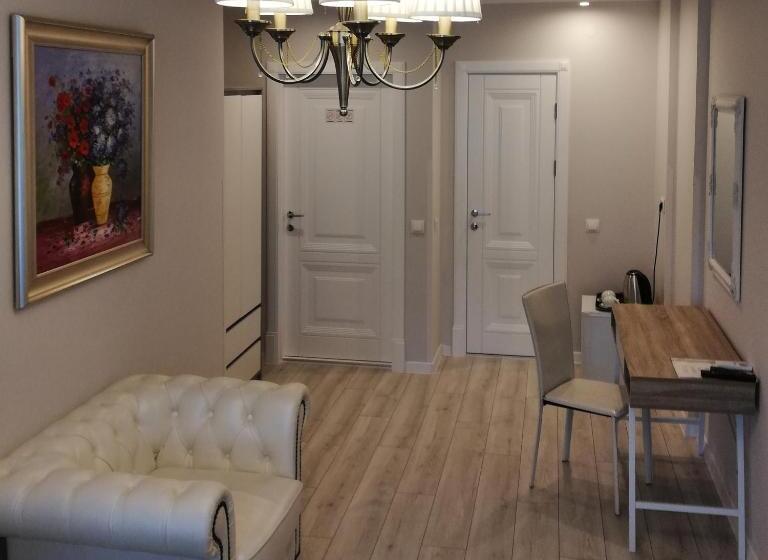 سوئیت جونیور با تخت بزرگ, Opera Center Hotel & Apartments