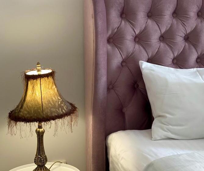 سوییت سوپریور, Opera Center Hotel & Apartments