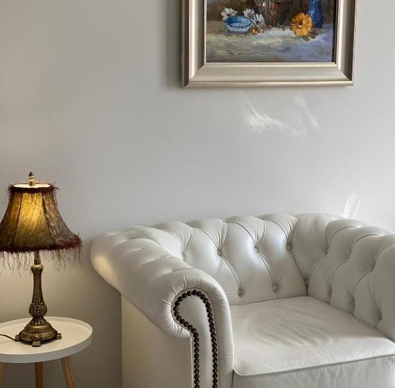 سوییت سوپریور, Opera Center Hotel & Apartments