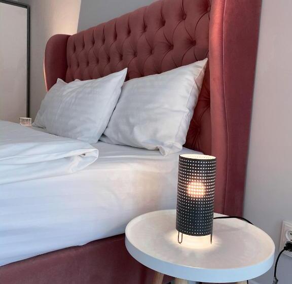 سوئیت با بالکن, Opera Center Hotel & Apartments