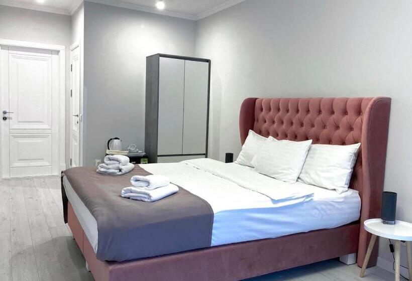 سوئیت با بالکن, Opera Center Hotel & Apartments