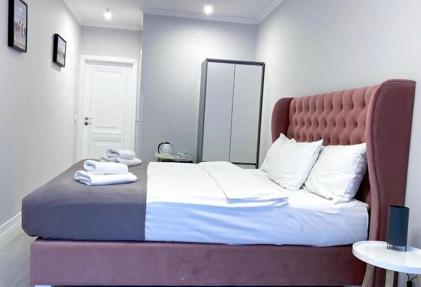 سوئیت با بالکن, Opera Center Hotel & Apartments