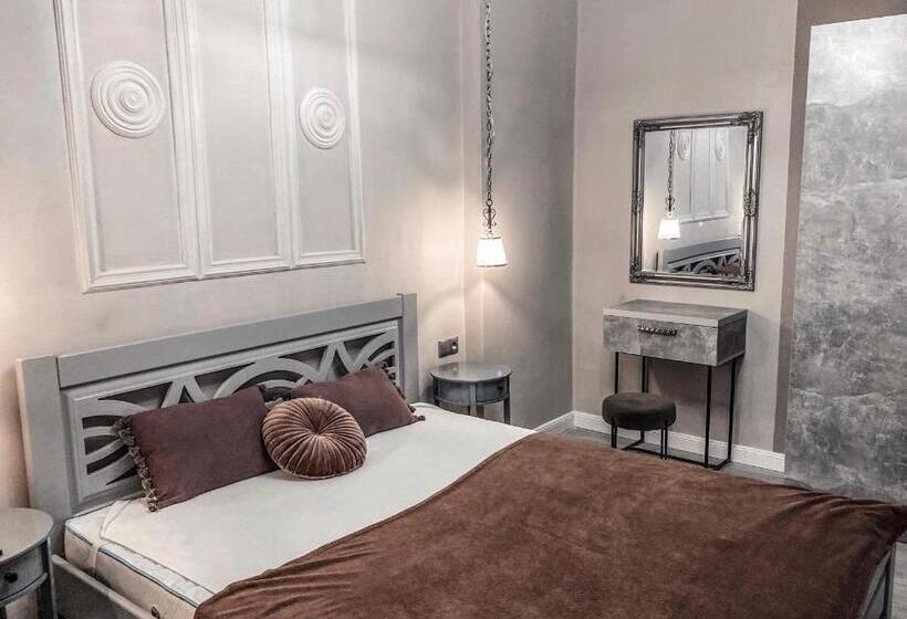 استودیوی استاندارد, Opera Center Hotel & Apartments