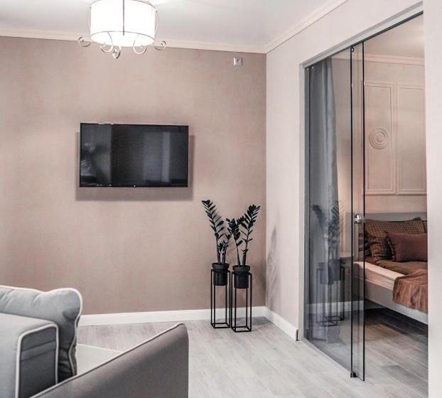 استودیوی استاندارد, Opera Center Hotel & Apartments