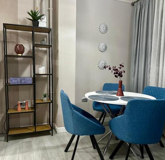 استودیوی استاندارد, Opera Center Hotel & Apartments