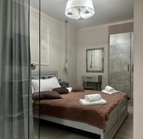 استودیوی استاندارد, Opera Center Hotel & Apartments