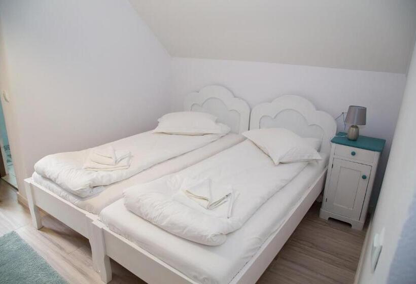 ویلای لوکس 1 خوابه, Cosbuc Residence & Villa