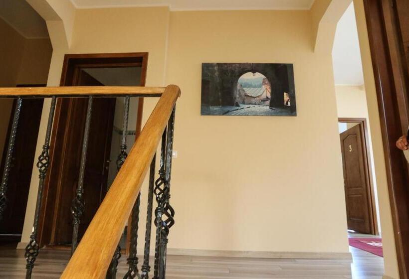اتاق استاندارد با سرویس بهداشتی مشترک, Cosbuc Residence & Villa