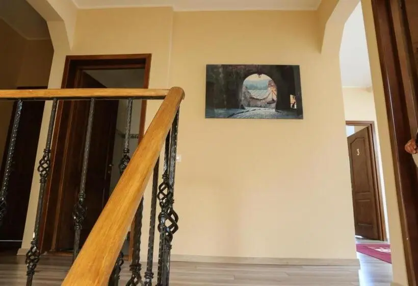 اتاق استاندارد با سرویس بهداشتی مشترک, Cosbuc Residence & Villa