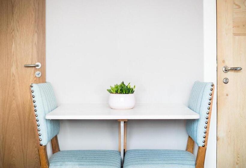 اتاق استاندارد سه نفره, Eric The Red Guesthouse