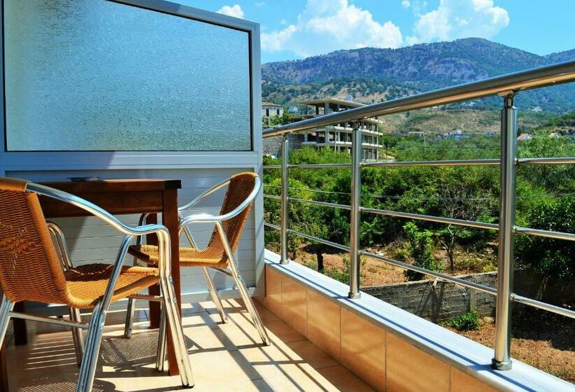 חדר סטנדרט עם מרפסת, Sunflower Himara