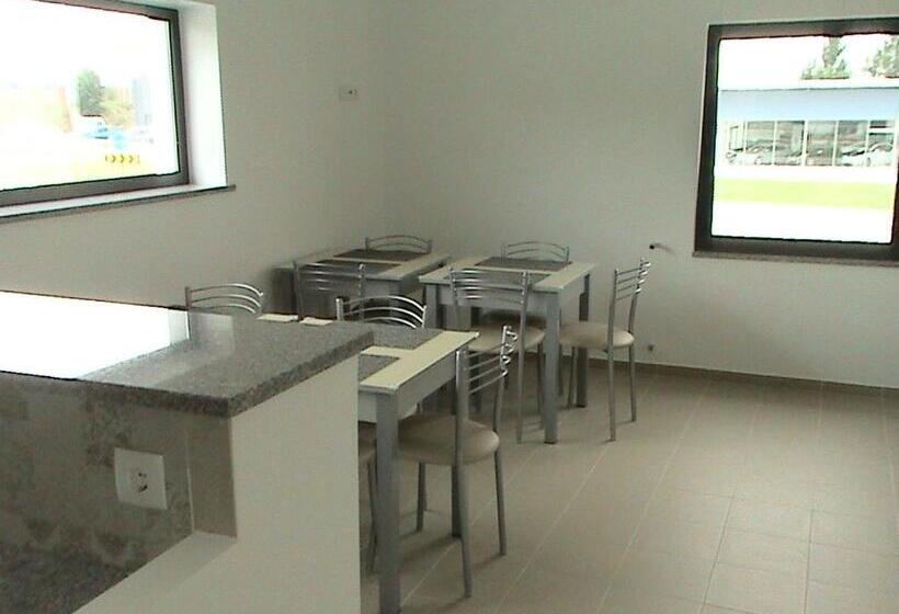 اتاق خانوادگی, Rm Newhost 2015 / Casadochico