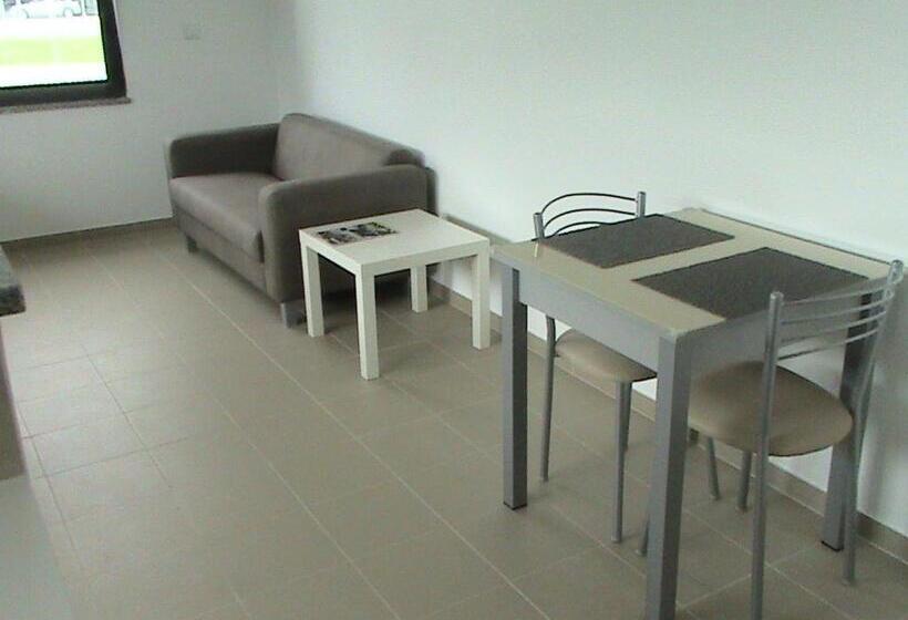 اتاق استاندارد سه نفره, Rm Newhost 2015 / Casadochico