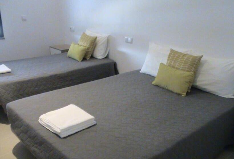 اتاق خانوادگی, Rm Newhost 2015 / Casadochico