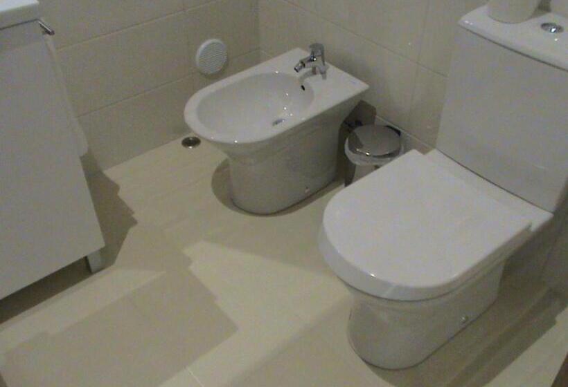 اتاق خانوادگی, Rm Newhost 2015 / Casadochico