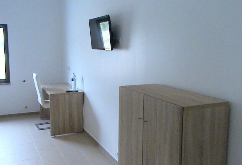 اتاق استاندارد سه نفره, Rm Newhost 2015 / Casadochico