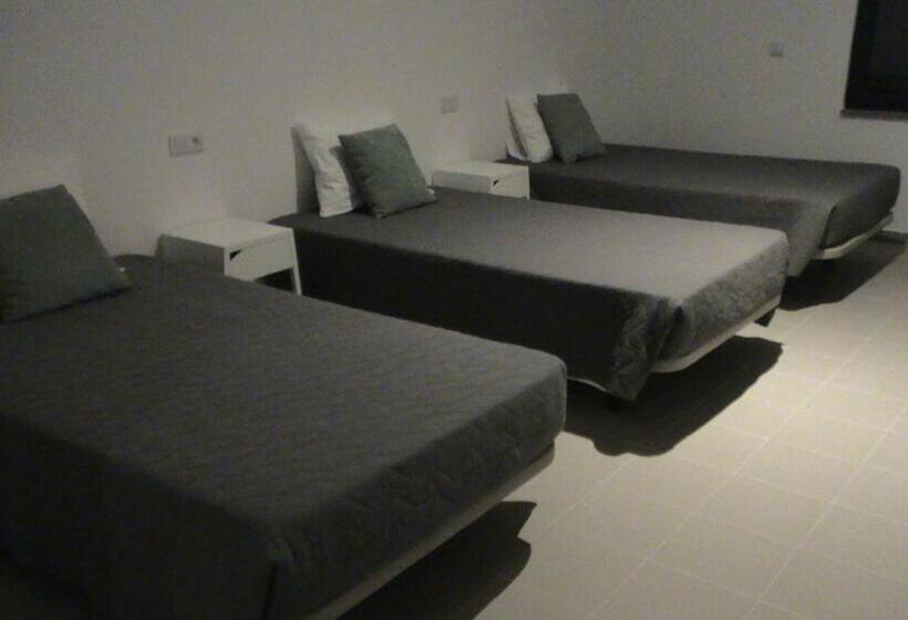 اتاق استاندارد سه نفره, Rm Newhost 2015 / Casadochico