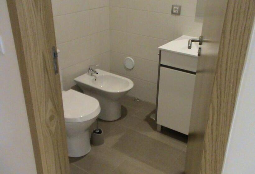 اتاق استاندارد سه نفره, Rm Newhost 2015 / Casadochico